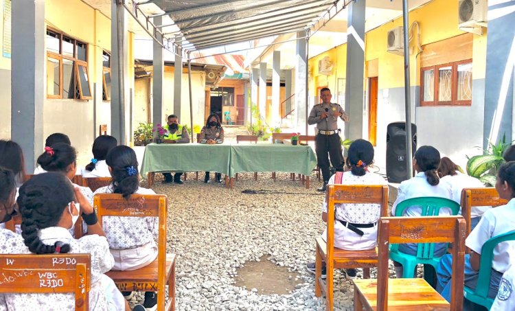 Sambagi SMA Stella Gracia, Unit Kamsel Sat Lantas Polres Belu Ajak Pelajar Disiplin Prokes dan Tertib Berlalu Lintas