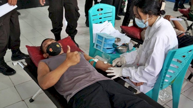 Hari Bhayangkara ke 76, Kapolres Belu dan Dandim 1605 Belu Ambil Bagian Sumbangkan Darah untuk Sesama