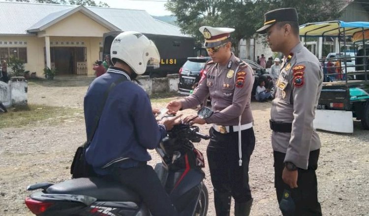 Hari Keempat Ops Patuh 2022, Sat Lantas Gandeng Polsek Tasbar Gelar Razia Kendaraan di Pasar Mingguan