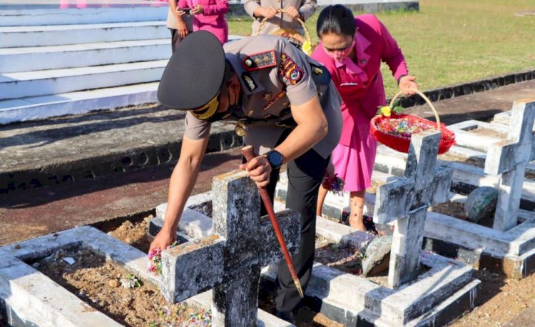 Hargai Jasa Pahlawan, Kapolres Belu Pimpin Ziarah Rombongan dan Tabur Bunga Jelang Hari Bhayangkara ke 76