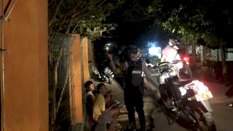 Temui Sekelompok Pemuda Saat Patroli Malam, Anggota Samapta Beri Imbauan ini Untuk Kamtibmas yang Kondusif