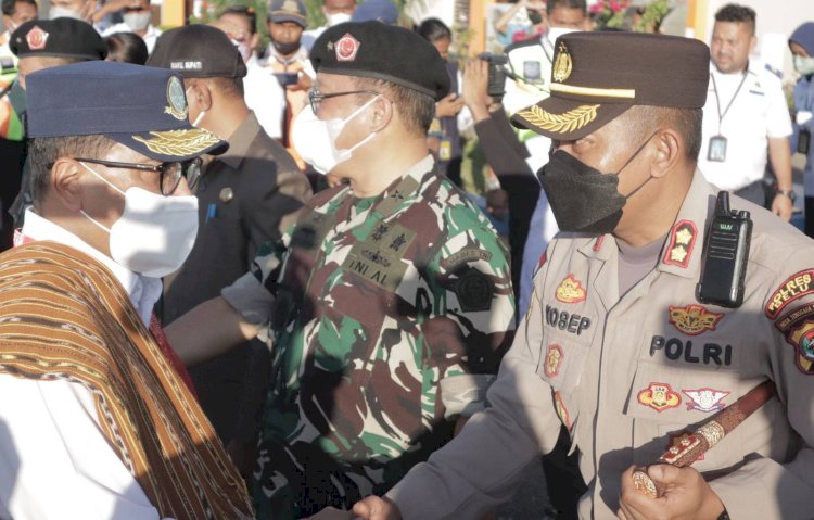 Sambut di Bandara, Kapolres Belu Dampingi Kunjungan Kerja Menteri Perhubungan RI di Wilayah Tapal Batas RI-RDTL