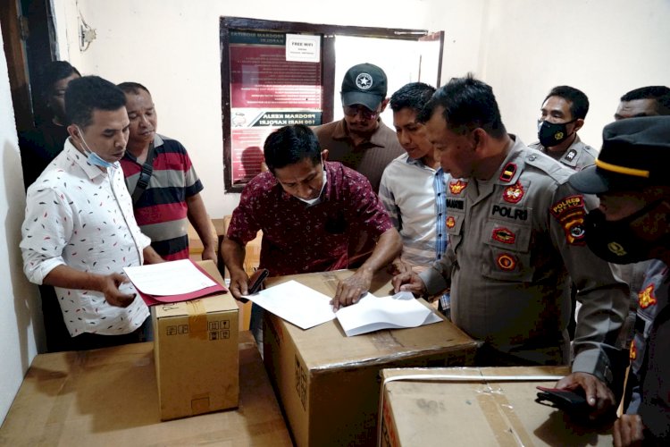 Tunjang Pelaksanaan Tugas, Polsek Jajaran Polres Belu Terima Mesin Foto Copy dan Genset dari Dit Intelkam Polda NTT