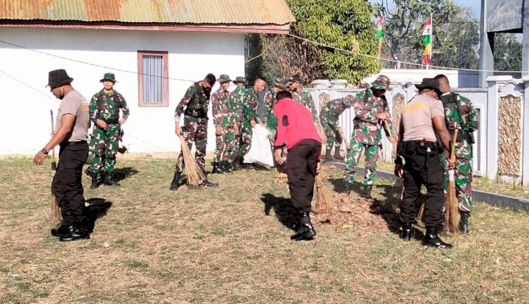 Perkokoh Jiwa Nasionalisme, Polres Belu Bareng TNI dan Brimob Kerja Bakti di Taman Makam Pahlawan Jelang HUT RI ke 77