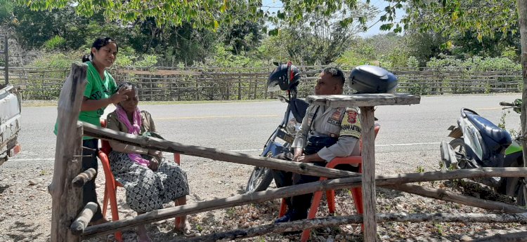 Mediasi Salah Paham Ibu dan Anak, BRIPKA Syukur Bay Pinta Keluarga ini Hidup Rukun dan Damai