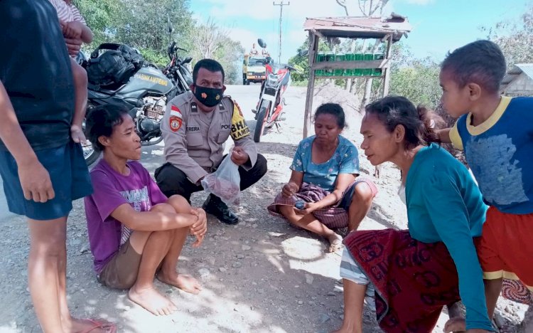 Sentuh Warga Binaannya, Bhabinkamtibmas Raimanus Pinta Warga Stop Bermain Judi