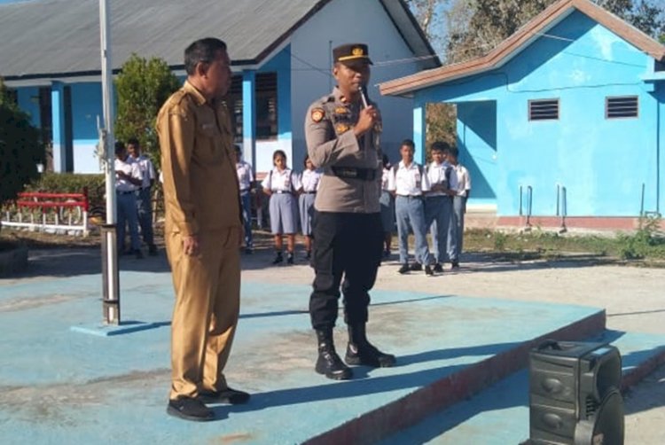Pasca Damaikan Perkelahian Antar Pelajar, Kapolsek Tasifeto Barat Turun ke SMAN 2 Tasbar Gelar Penyuluhan Pencegahan Kenakalan Remaja