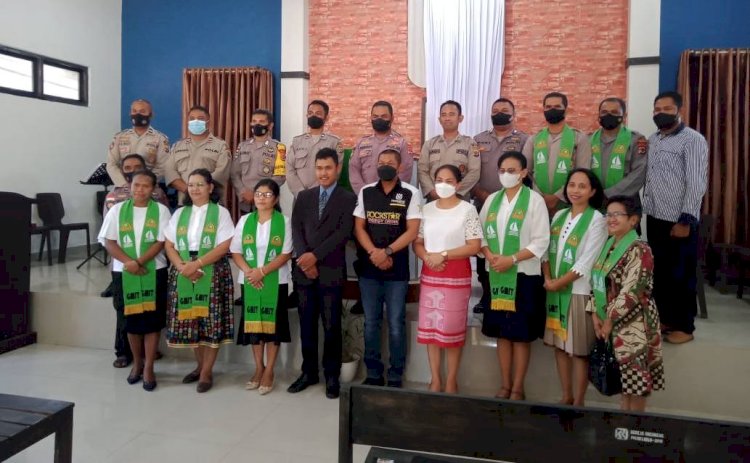 Serentak di Sejumlah Gereja , Polres Belu Bersama Ribuan Umat Kristiani Gelar Doa Bersama untuk Korban Tragedi Kanjuruhan