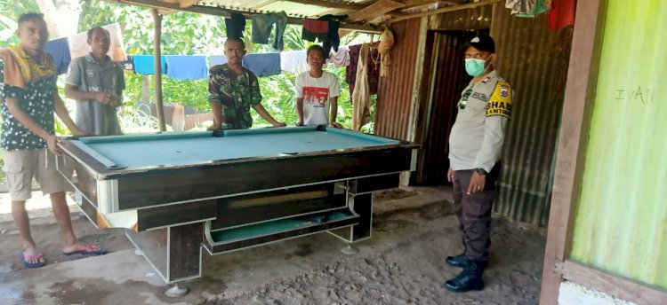 Turun Menyapa Warga, AIPDA Remi Kala Minta Pemuda dusun Lianain Jauhi Judi dan Minuman Keras