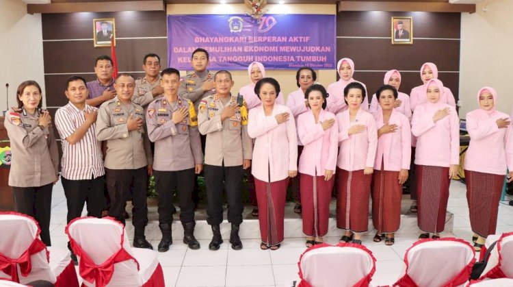 Syukuran HKGB ke 70, Kapolres Belu Pinta Bhayangkari Jadilah Tiang Keluarga dan Pendukung Tugas Suami