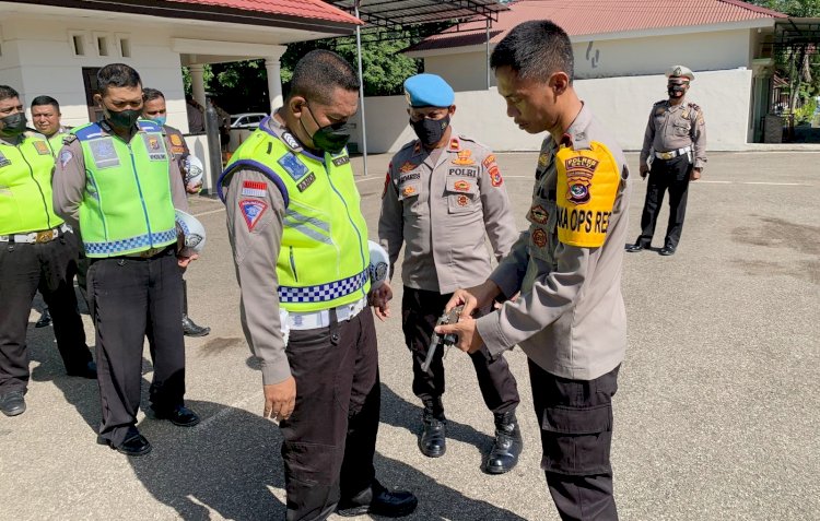 Uji Disiplin dan Kesiapsiagaan Personel dalam Pelaksanaan Tugas, Wakapolres Belu Periksa Senjata Api Hingga Sikap Tampang