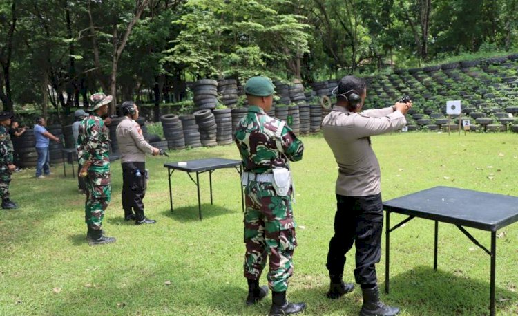 Asah Kemampuan Personil, Polres Belu Gelar Latihan Menembak Berkala di Markas Yonif RK 744/SYB