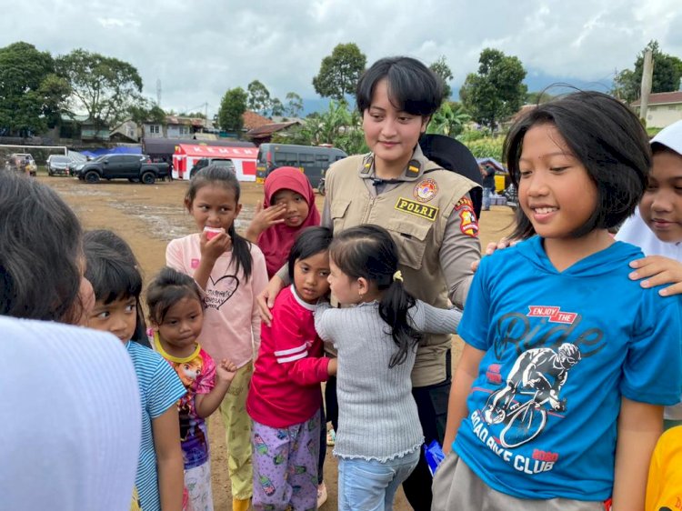 Upaya Polri Kembalikan Senyum Anak-anak dan Ibu-ibu Korban Gempa Cianjur