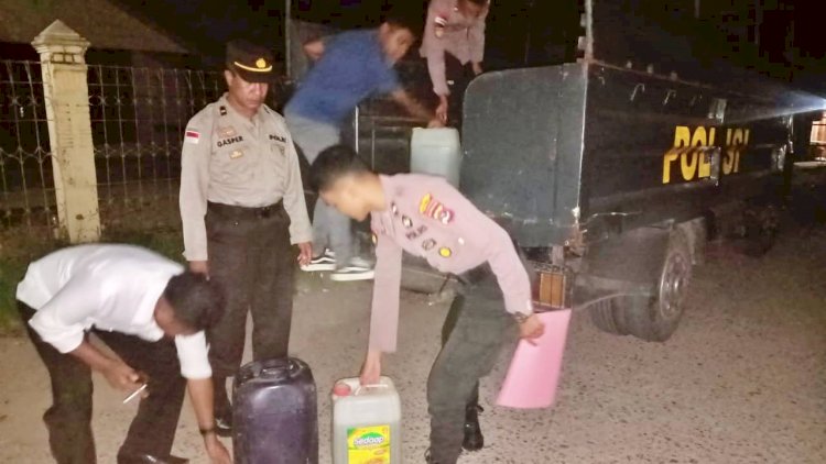 Satgas Ops Pekat Polres Belu Amankan Ratusan Liter Miras Tradisional di Pasar Lolowa, Pemilik Berhasil Kabur