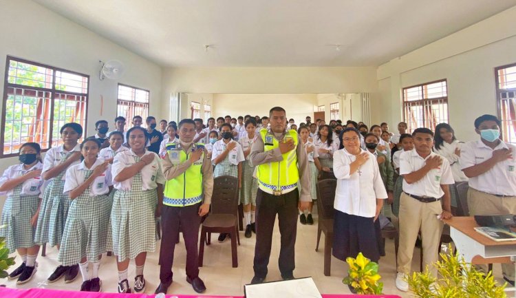 Police Goes To School, Sat Lantas Polres Belu Ajak Pelajar SMA Santa Angela Jadi Pelopor Keselamatan Berlalu Lintas