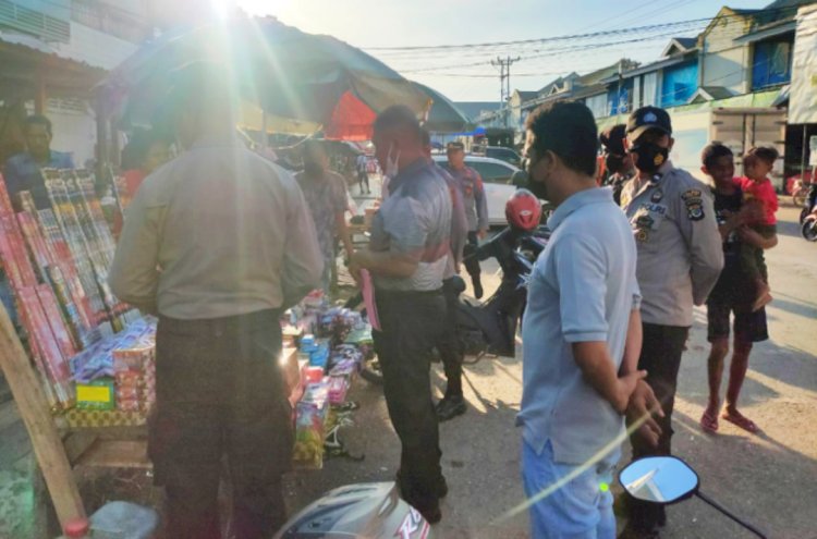 Hari ke 13 Operasi, Satgas Ops Pekat Polres Belu Cek Peredaran Kembang Api di Kota Atambua