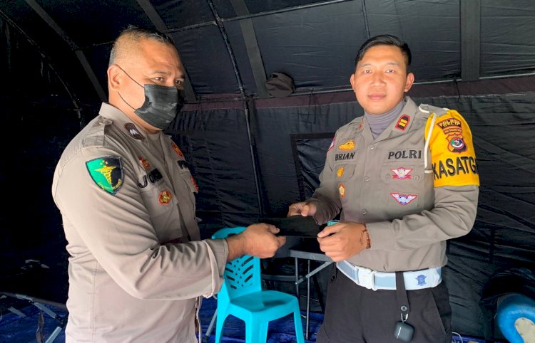 Ops Lilin Turangga 2022, Satgas Ban Ops Cek Kesehatan dan Beri Bekal Kesehatan untuk Personil Pengamanan Nataru