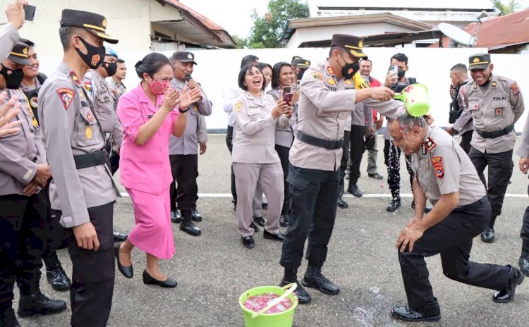 Tutup Tahun 2022, Kapolres Belu Pimpin Upacara Korps Raport Perwira dan Kenaikan Pangkat Bintara Polri