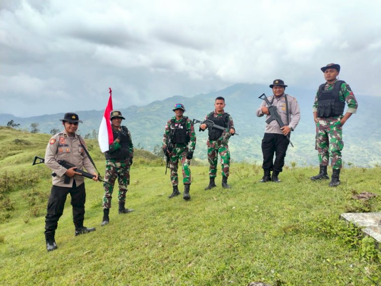 Jaga Batas Negara Sekaligus pupuk Sinergitas, Polsubsektor Lakmaras Polres Belu Bersama Satgas Pamtas Gelar Patroli Perbatasan