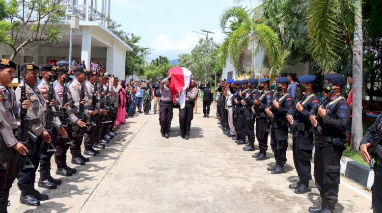 Gelar Upacara, Polres Belu Lepas Jenazah Almarhum Aipda Fonsiano Da Cunha Menuju Timor Leste