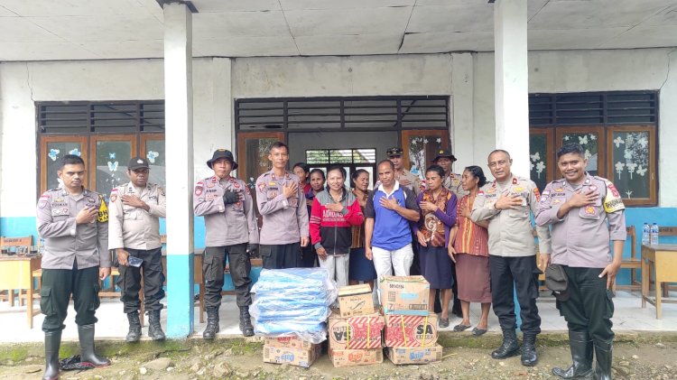 Dukung Anak-anak Kembali Sekolah, Polres Belu Dirikan Tenda dan Bantu Peralatan Sekolah untuk Korban Longsor di Kewar