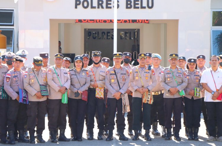 Dukung Kebijakan Kapolda NTT, Polres Belu dan Jajaran Serentak Kenakan Tas Motif Tradisional Produk UMKM