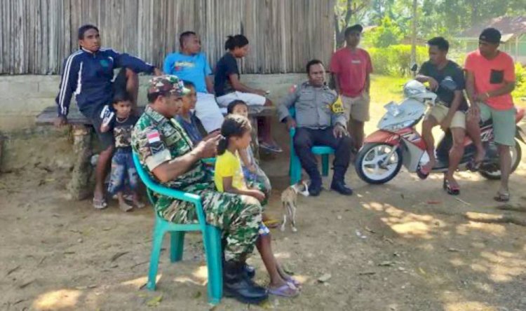 Bersinergi Ciptakan Kamtibmas yang Kondusif Pasca Pemilu, Bhabinkamtibmas Polres Belu dan Babinsa Sambangi Warga Binaannya