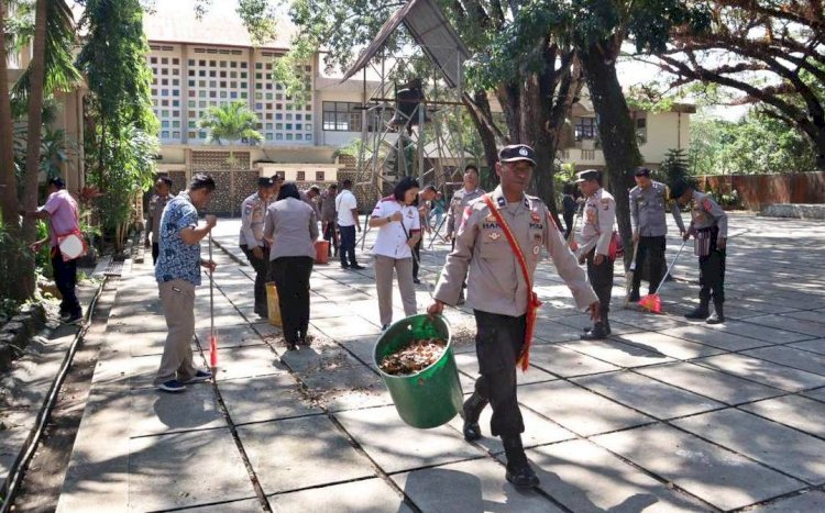 Baksos Sambut Hari Bhayangkara ke 77, Polres Belu Serentak Laksanakan Kerja Bakti di Tempat Ibadah