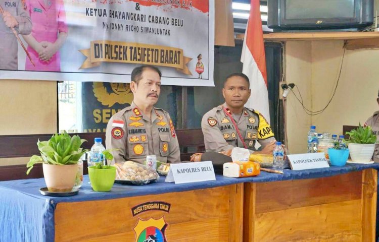 Beri Arahan Saat Kunjungan Kerja, Kapolres Belu Pesan Anggota Polsek Tasifeto Barat Jaga Kekompakan dan Jadilah Polisi yang Dicintai Masyarakat