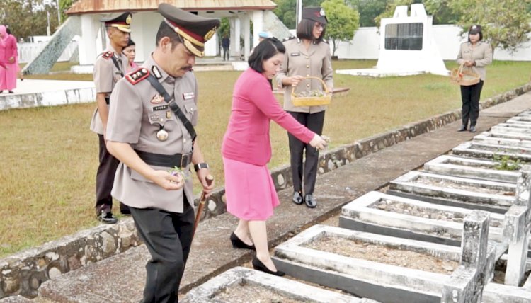 Jelang Hari Bhayangkara ke 77, Kapolres Belu Pimpin Ziarah Rombongan dan Tabur Bunga di Taman Makam Pahlawan Seroja