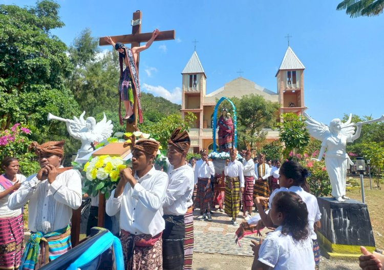 Bersinergi, Polsek Kakuluk Mesak Bersama Koramil Amankan Prosesi Naifeto Lalean Sambut HUT Paroki Stela Marris Atapupu ke 40