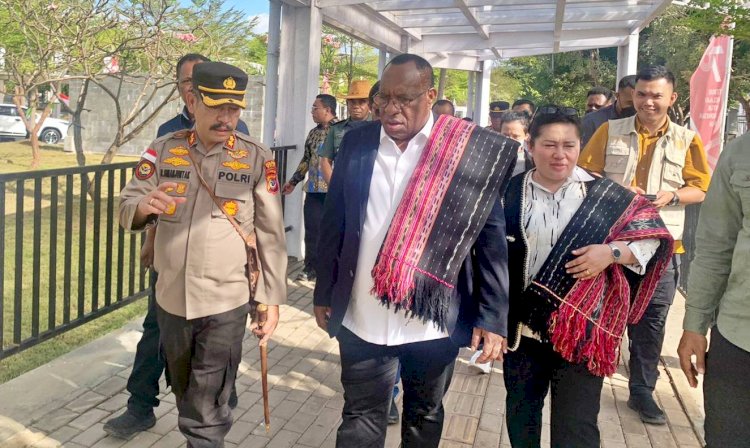 Sambut di Bandara, Kapolres Belu Dampingi Wakil Menteri Dalam Negeri Cek Pelayanan di Pos Lintas Batas Negara Motaain