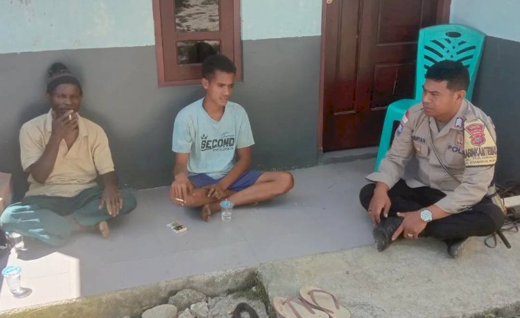 Duduk Bersama Bahas Kamtibmas, Bhabinkamtimas Tulamalae Polres Belu Imbau Warganya Waspadai Kejahatan Perdagangan Orang