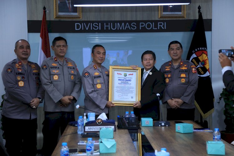 Divhumas Polri Raih Presisi Award Atas Prestasi Strategi Komunikasi Publik