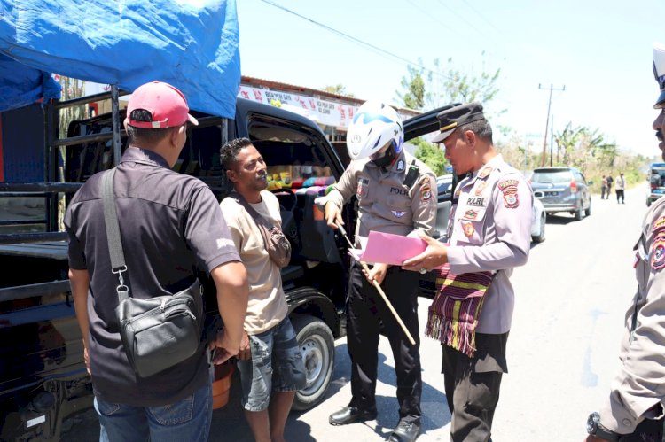 Bawa Senjata Tajam Saat Bepergian, Pengendara yang Melintas di Jalur Pasar Halilulik Terjaring Razia Operasi Pekat Polres Belu