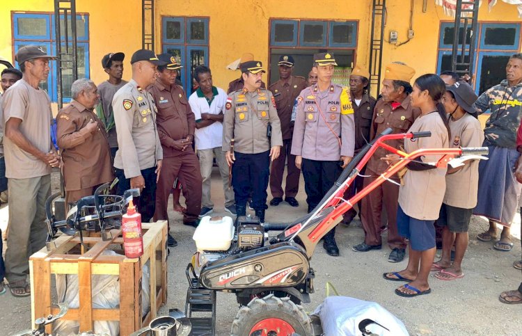 Setelah Ikut Panen Perdana, Kapolres Belu kembali Hadir Beri Bantuan Alat Pertanian untuk Kelompok Tani Veteran Binaan Polsek Tasbar