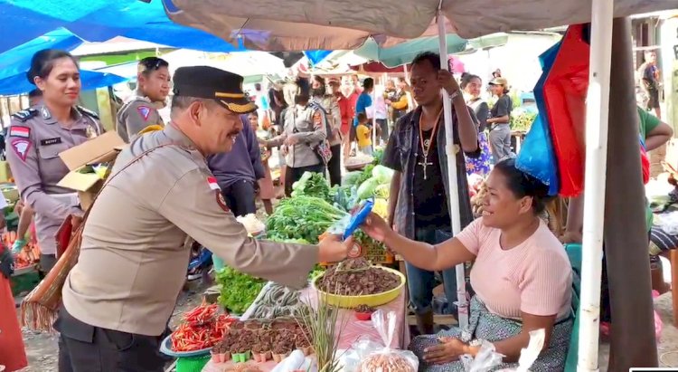 Cooling System Jelang Pemilu, Ini yang Dilakukan Kapolres Belu, AKBP Richo N.D Simanjuntak Saat Blusukan ke Pasar Baru