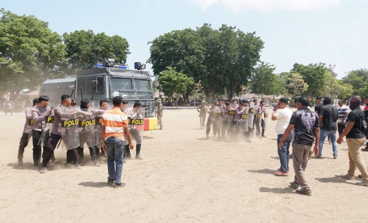 Kesiapan Jelang Tahapan Inti Pemilu 2024, Polres Belu dan Brimob Kompi 3 Yon A Pelopor Latihan Sispamkota