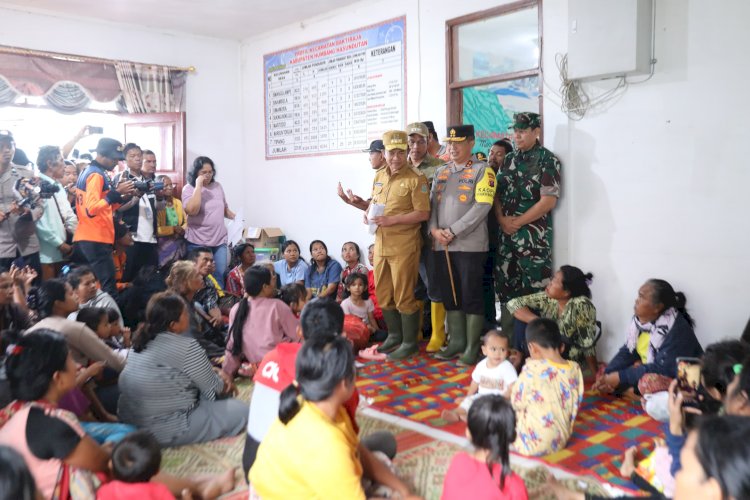 Kapolda Sumut Salurkan Bantuan dan Pastikan Pencarian Korban Longsor di Humbahas