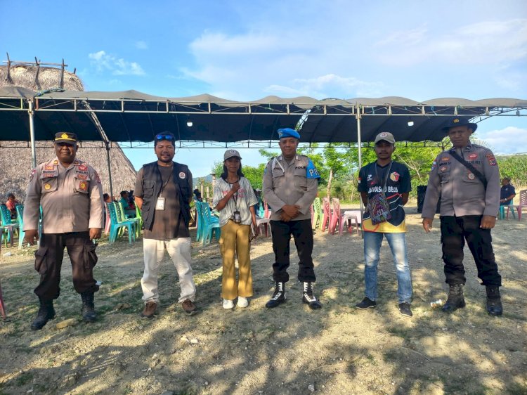 Turun ke Rumah Adat Uma Metan, Aparat Polsek Kakuluk Mesak Amankan Pertemuan Terbatas Calon Legislatif Partai Nasdem