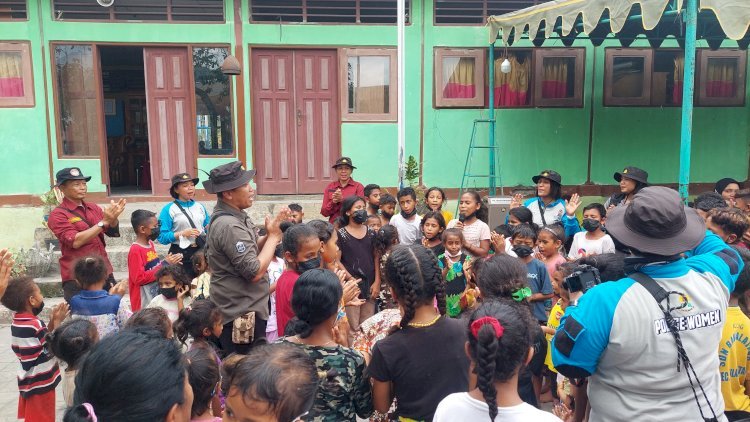 Tim Trauma Healing Polri Bantu Pemulihan Psikologis 267 Anak Korban Erupsi Gunung Lewotobi di Boru, Flotim.-