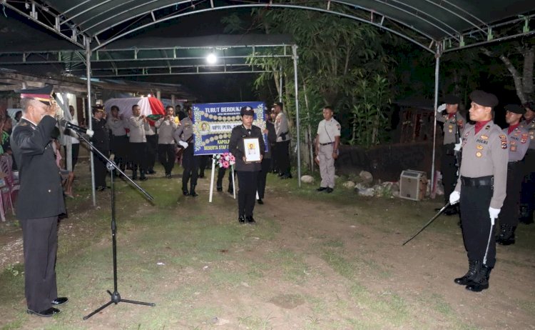 Upacara Kedinasan Polri, Hantarkan AIPTU Purn.Darwis Bay Menuju Tempat Peristirahatan Terakhir