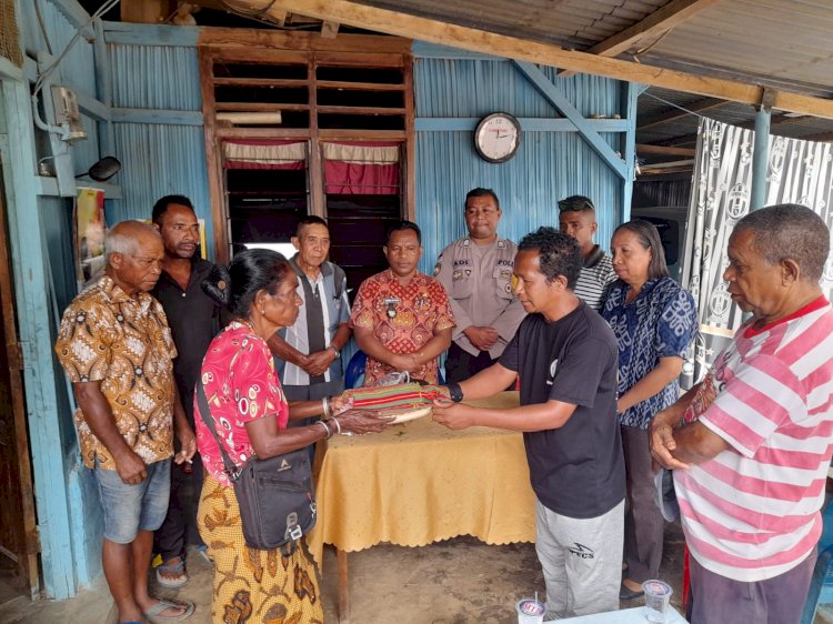 Bersama RT dan Tokoh Masyarakat, Bhabinkamtibmas Manumutin Polres Belu Mediasi Kasus Pengancaman dan Perusakan