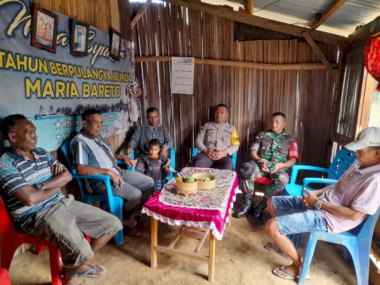 Sinergi Menjaga Kamtibmas, Bhabinkamtibmas Polres Belu dan Babinsa Damaikan Warga Haliwen yang Terlibat Salah Paham