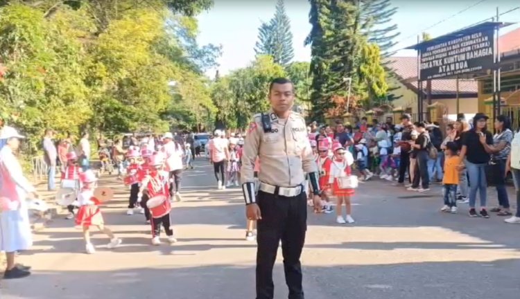 Jamin Keamanan dan Kelancaran Arus Lalu Lintas, Personel Sat Lantas Polres Belu Kawal Peserta Karnaval TK.Kuntum Bahagia Atambua
