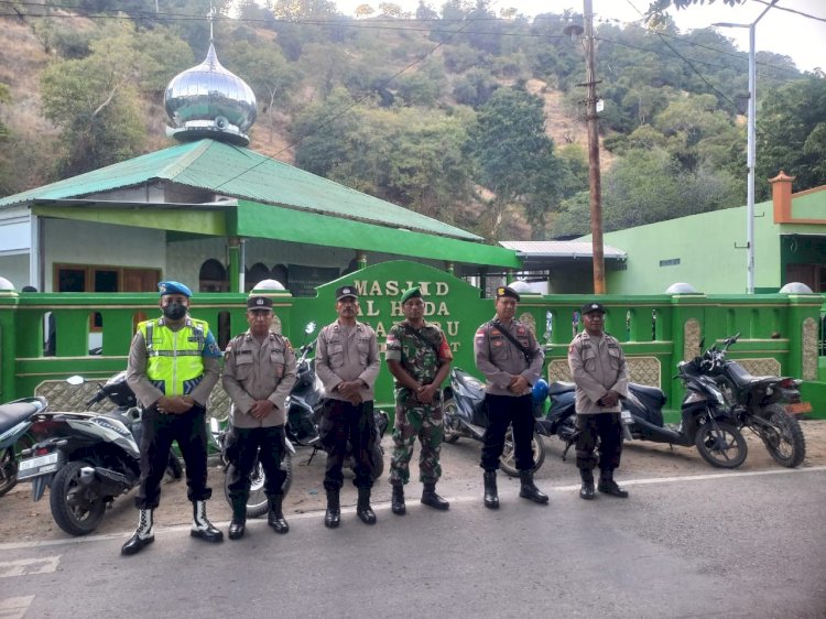 Polsek Kakuluk Mesak Bersinergi dengan Koramil dan Pos AL Atapupu Amankan Sholat Idul Adha 1445 H