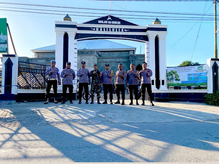 Bersinergi, Polsek Tasifeto Barat bersama Koramil Halilulik Turun ke MasjidAl-Ikhlas Amankan Sholat Idul Adha 1445 H