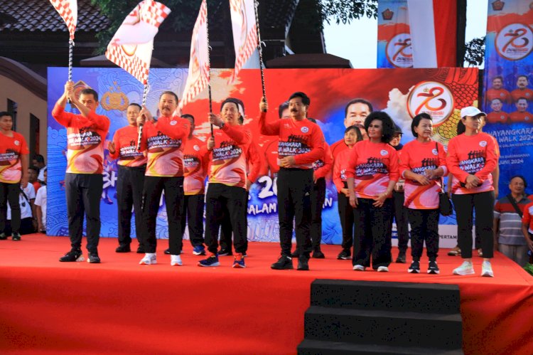Kapolri Buka Bhayangkara Fun Walk 2024: Bersama Bergerak untuk Persatuan