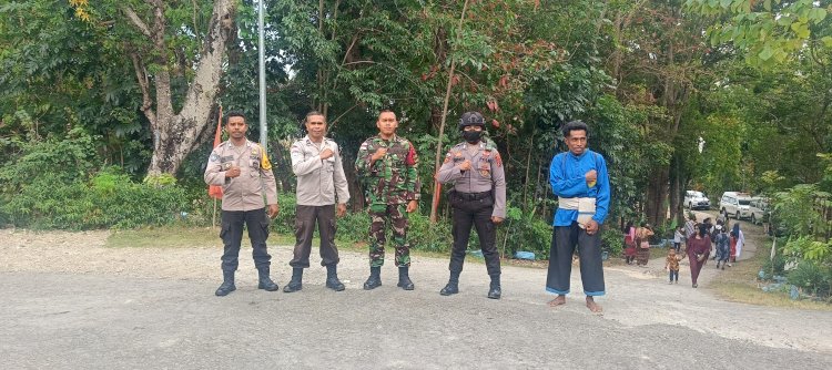 Kompak, Polsek Lasiolat bersama Satgas Pamtas RI-RDTL 742/SWY Amankan Misa Syukur Kaul Kekal Sr. Maria Anuncia, PRR