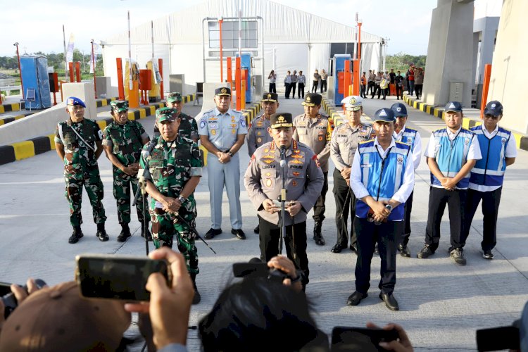 Persiapan Pengamanan Natal-Tahun Baru, Kapolri dan Panglima TNI Tinjau Gerbang Tol Prambanan